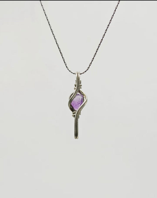 Choosing your crystal necklace: colour and chain